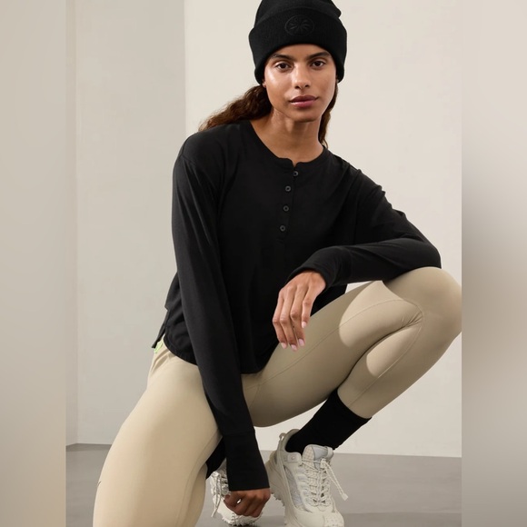 Athleta Tops - Athleta Canyon Henley Top Lightweight Cropped Women's XL Black Athleisure NWT
